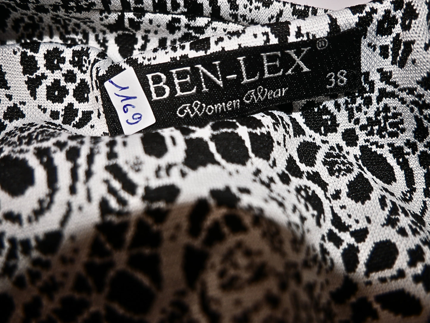 Robe droite manches 3/4 imprimée dentelle