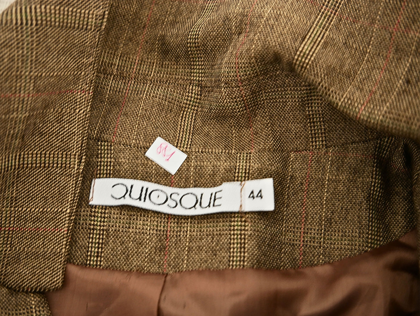 Brauner Blazer mit Karomuster für Damen der Marke Quiosque