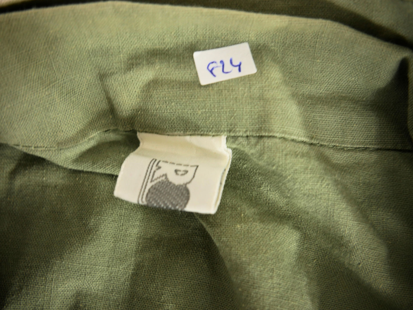 Chemise vintage couleur unie à manches longues