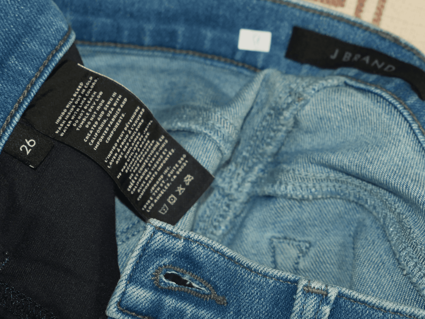 J BRAND Damen Slim 7/8 Jeans: Eleganz und Trend in Größe 26