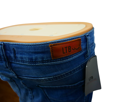 LTB blue straight cut jeans for women - Comfort and timeless style