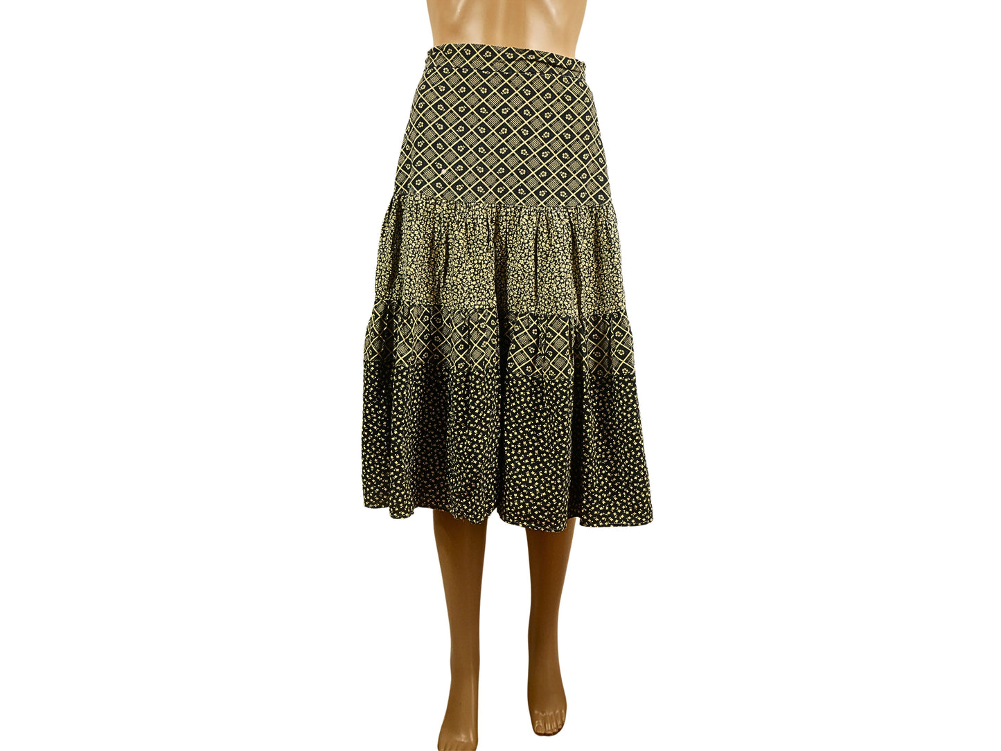 Khaki midi skirt with vintage patterns