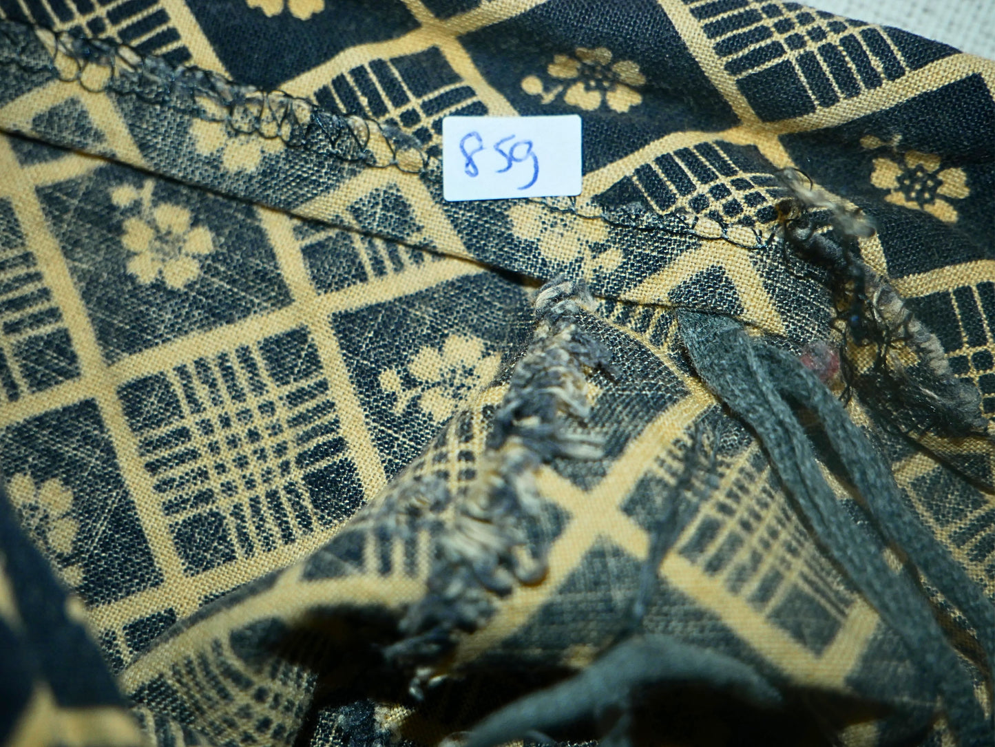 Khaki midi skirt with vintage patterns