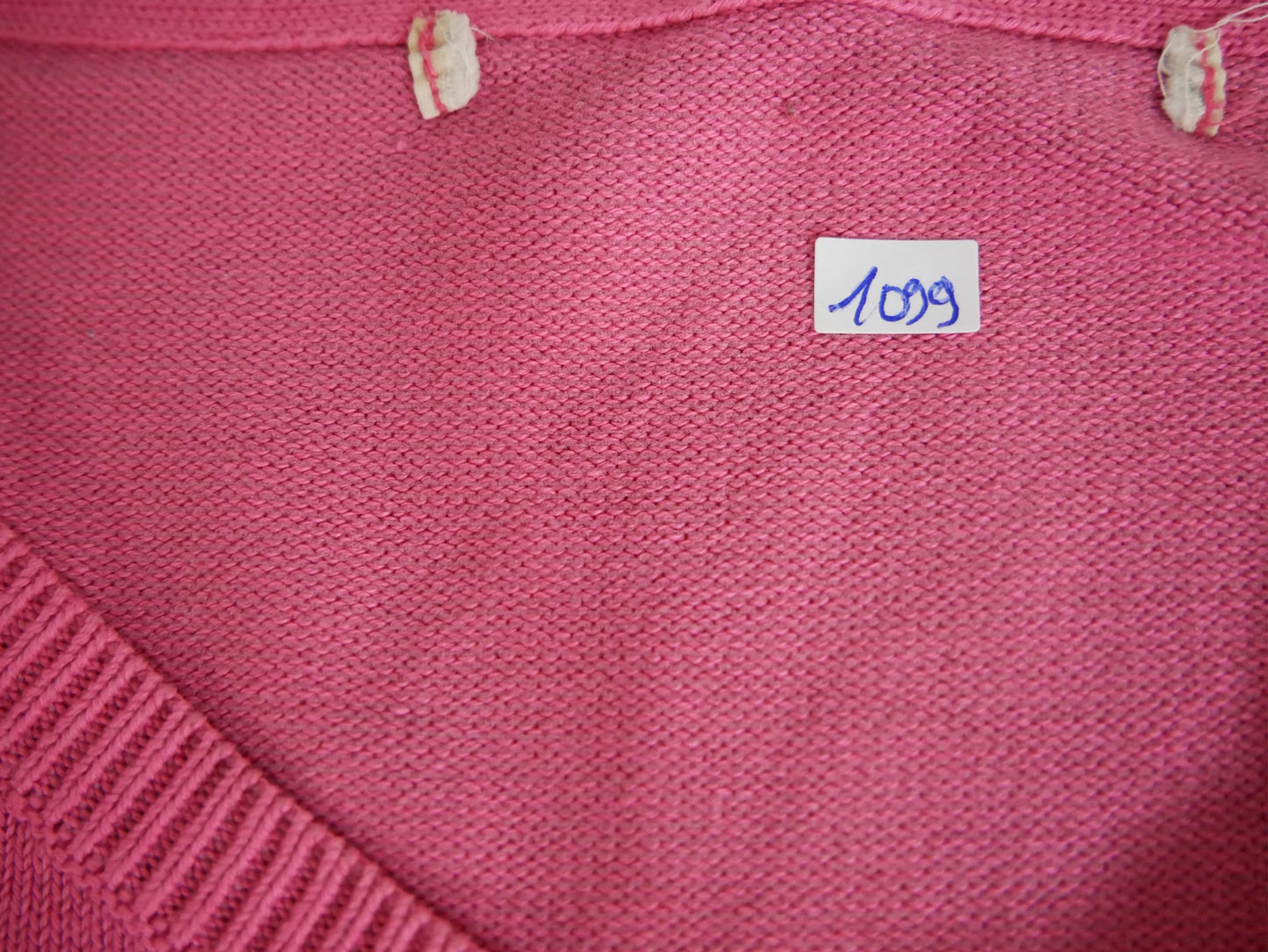 Pull col V en maille fine rose