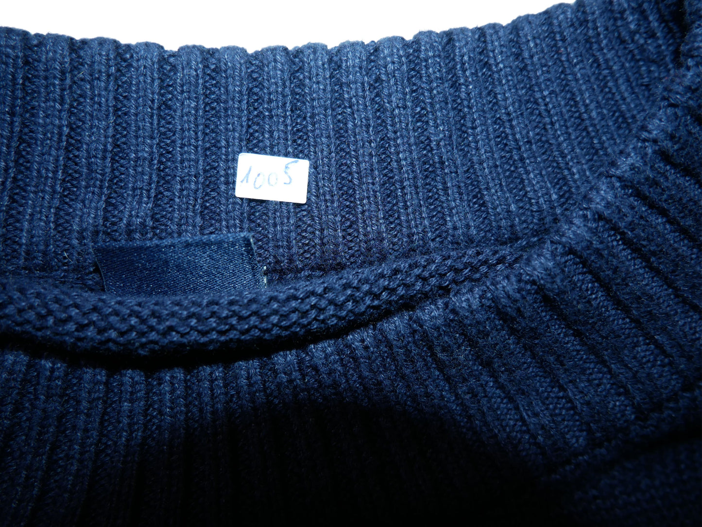 Second-hand women's round neck sweater with pattern