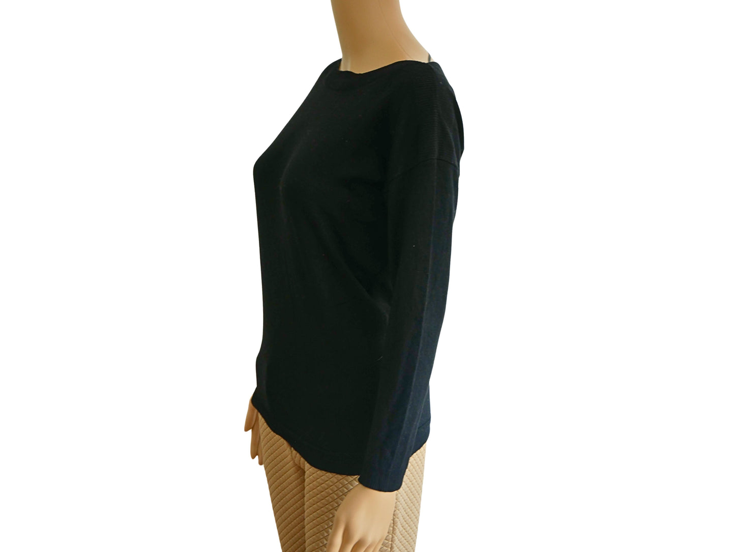 Pullover noir juste au corp pour femme