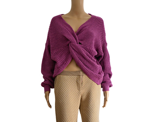 Pull violet avec noeud croisé devant