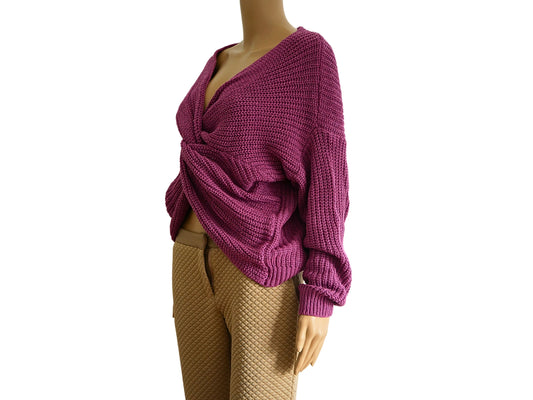 Pull violet avec noeud croisé devant