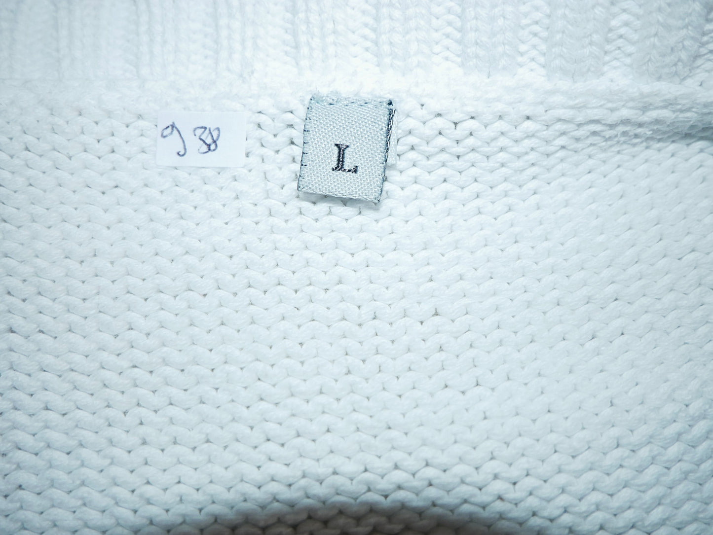 Second-hand white V-neck sweater for women