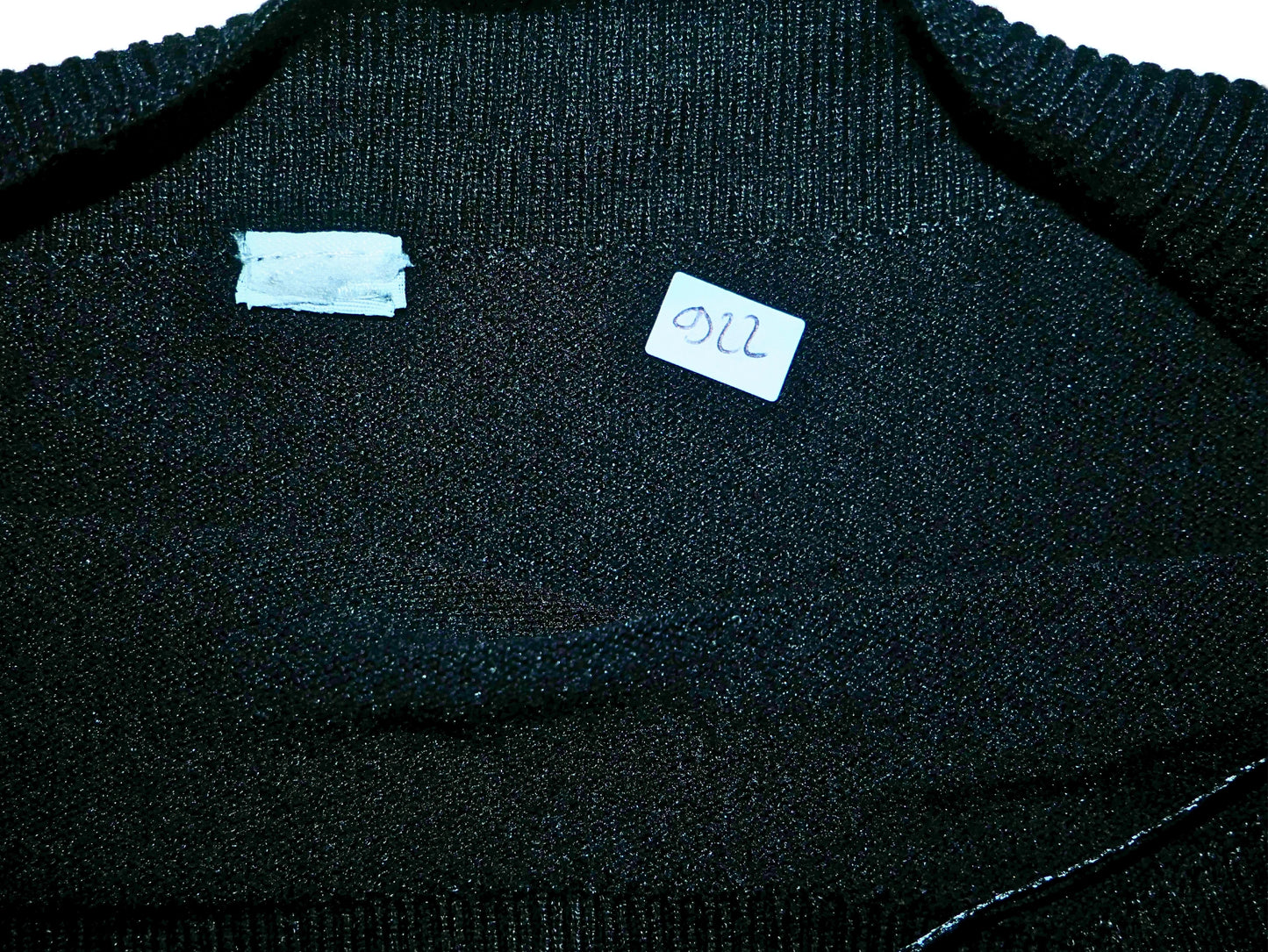 Pullover noir juste au corp pour femme