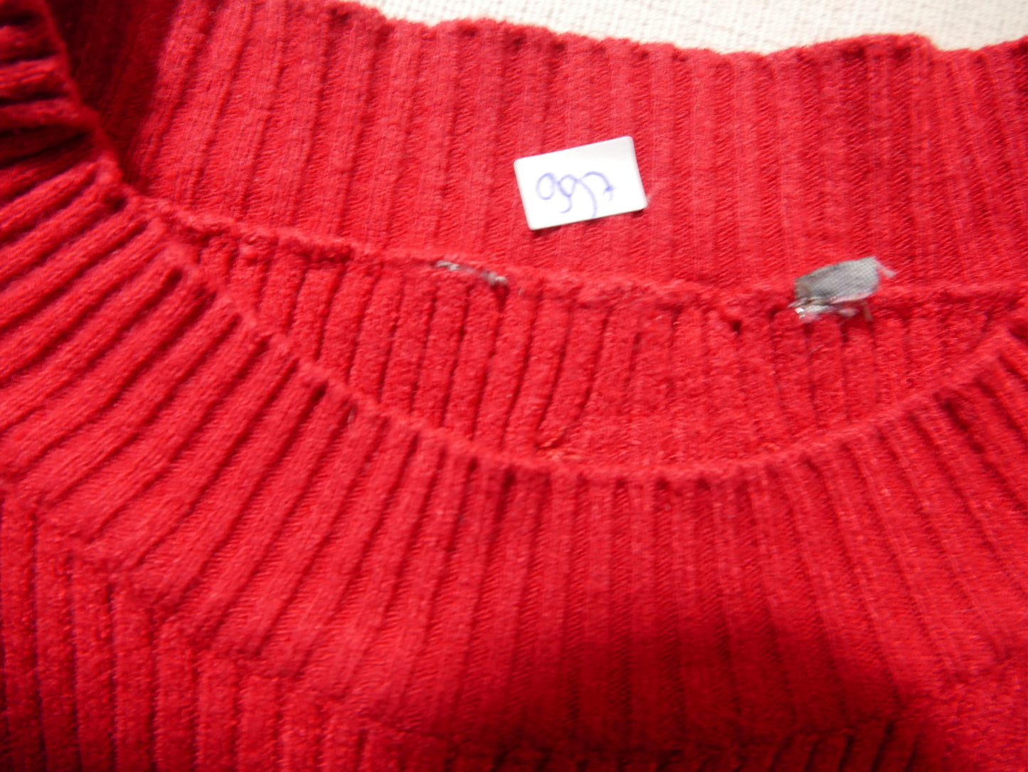Crew neck pullover with bare shoulders