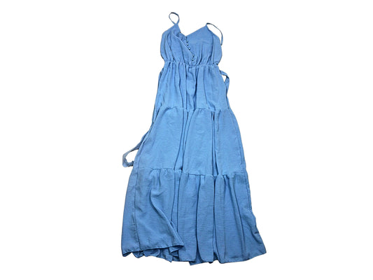 Langes blaues Kleid mit dünnen Trägern