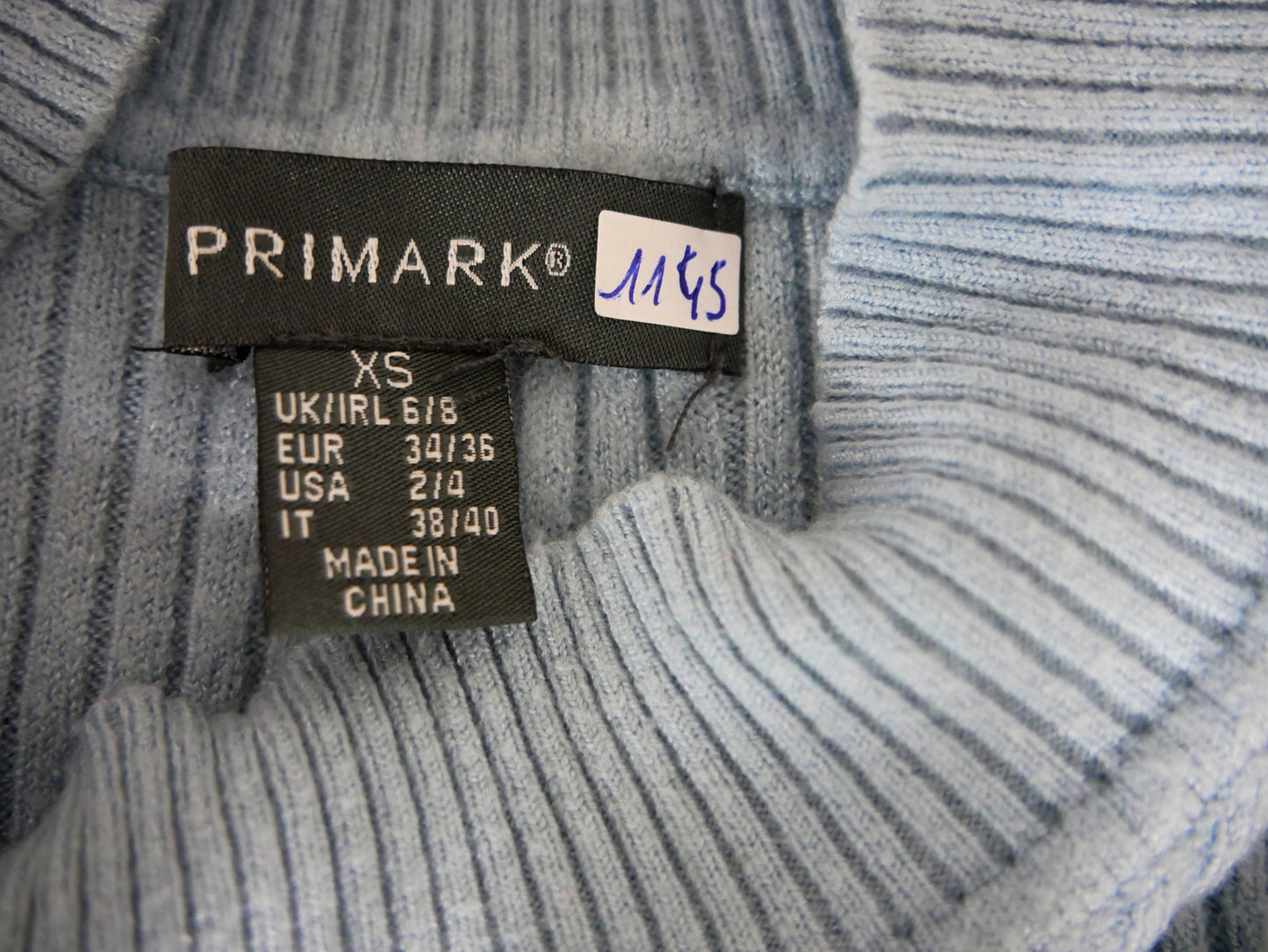 Pull col haut bleu ciel Primark