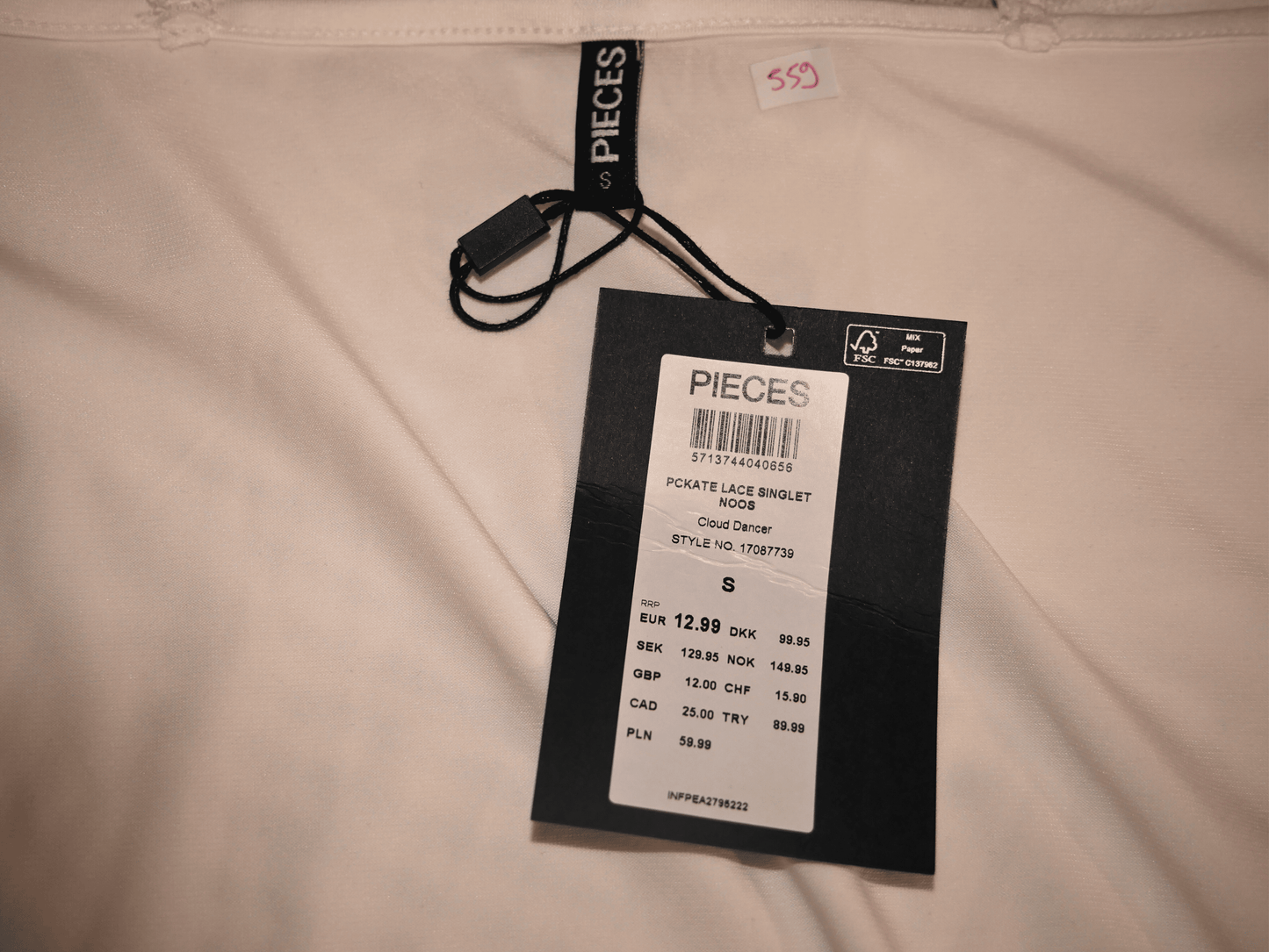 Women's sleeveless white PIECES top