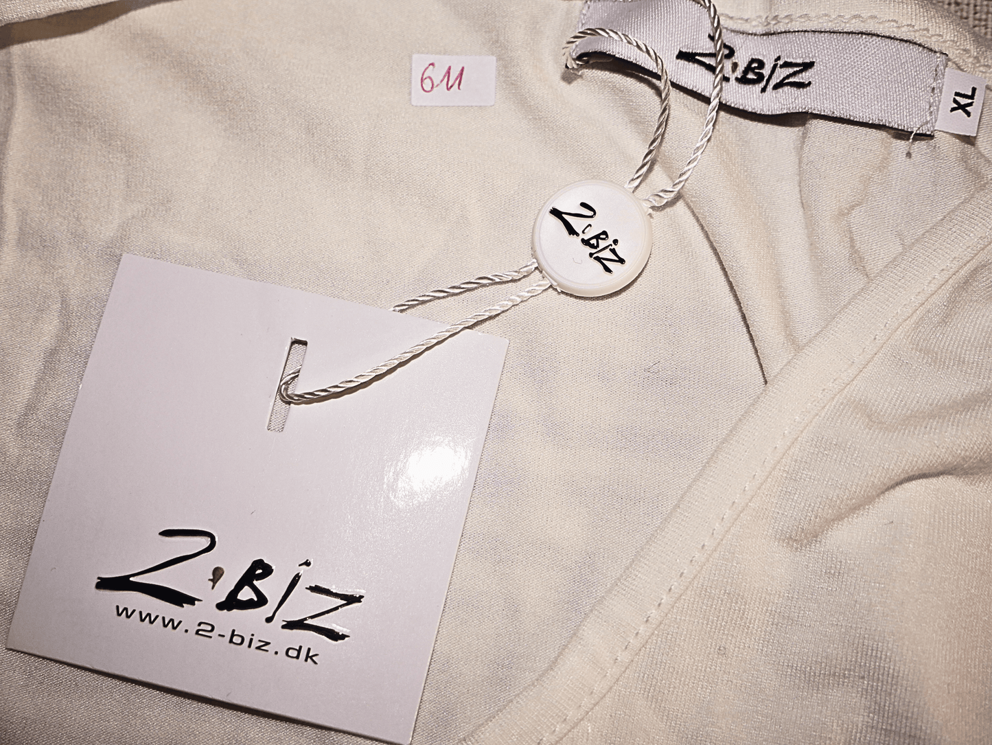 2.biz fluid white top XL