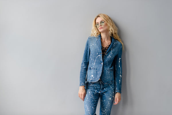 Le total look denim : La tendance essentielle pour un style moderne et audacieux