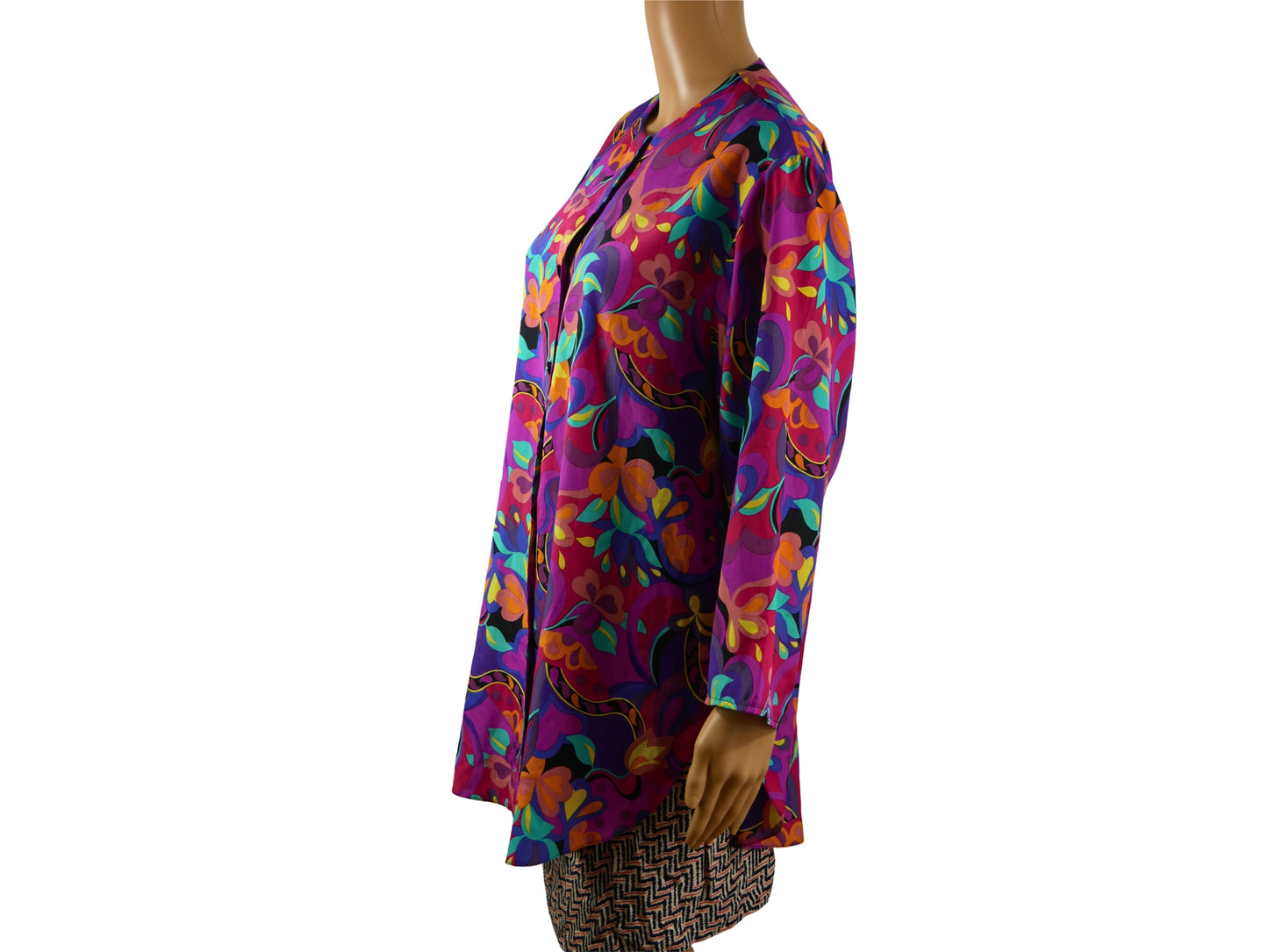 Lila Vintage-Bluse mit langen Ärmeln und Blumenmustern