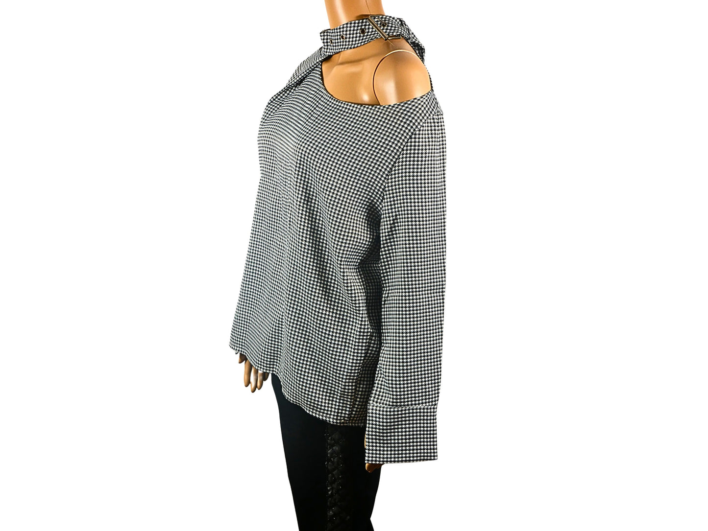 Long-sleeved check pattern blouse