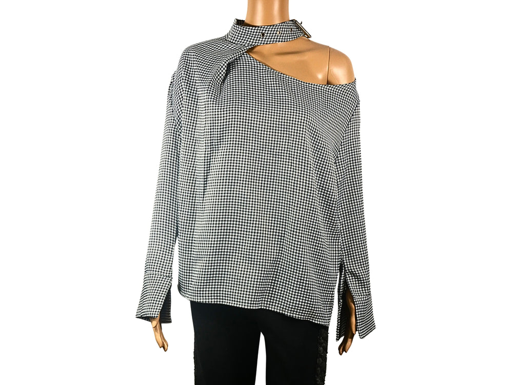 Long-sleeved check pattern blouse