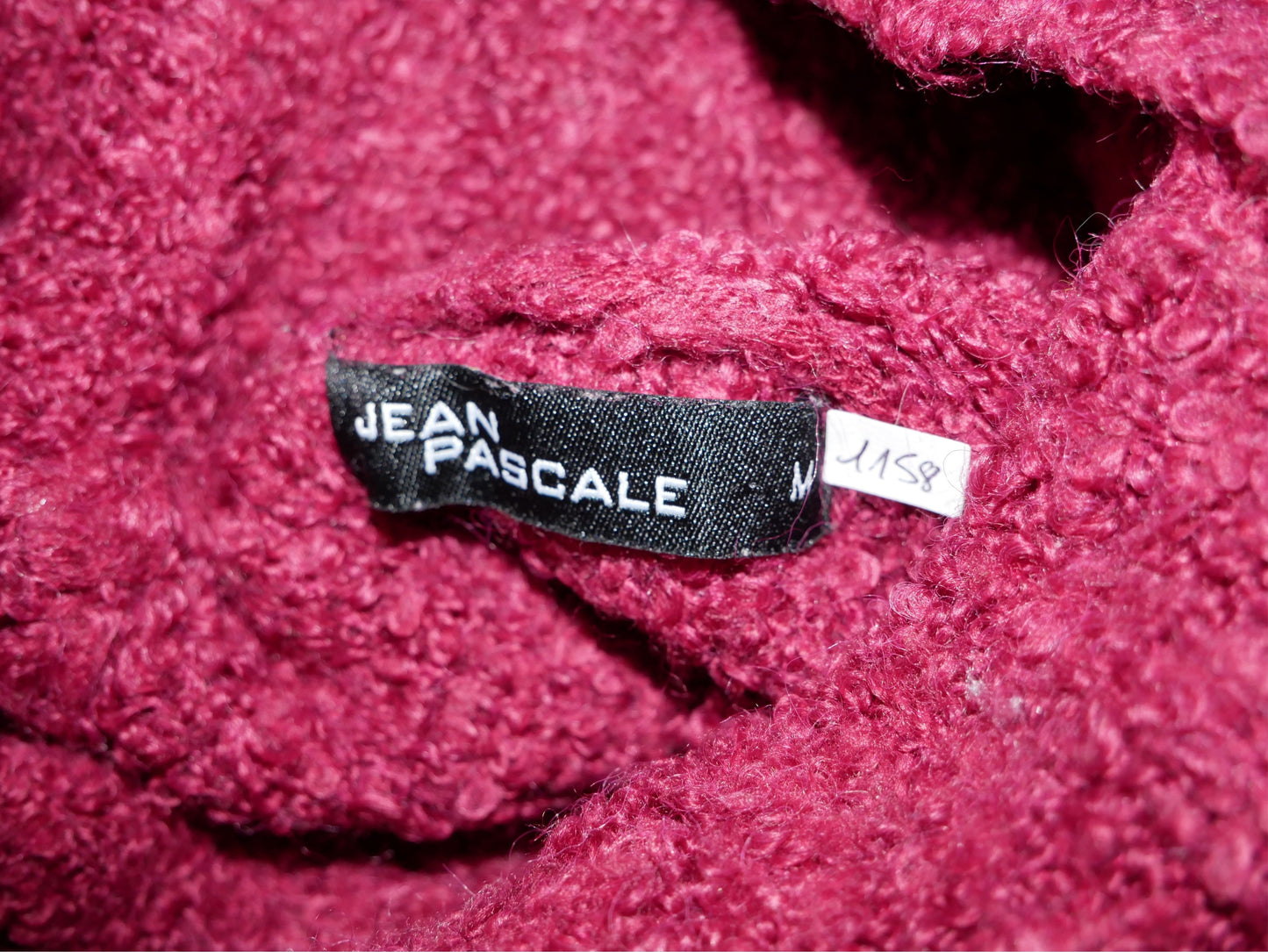 Pull col roulé en maille épaisse fuchsia