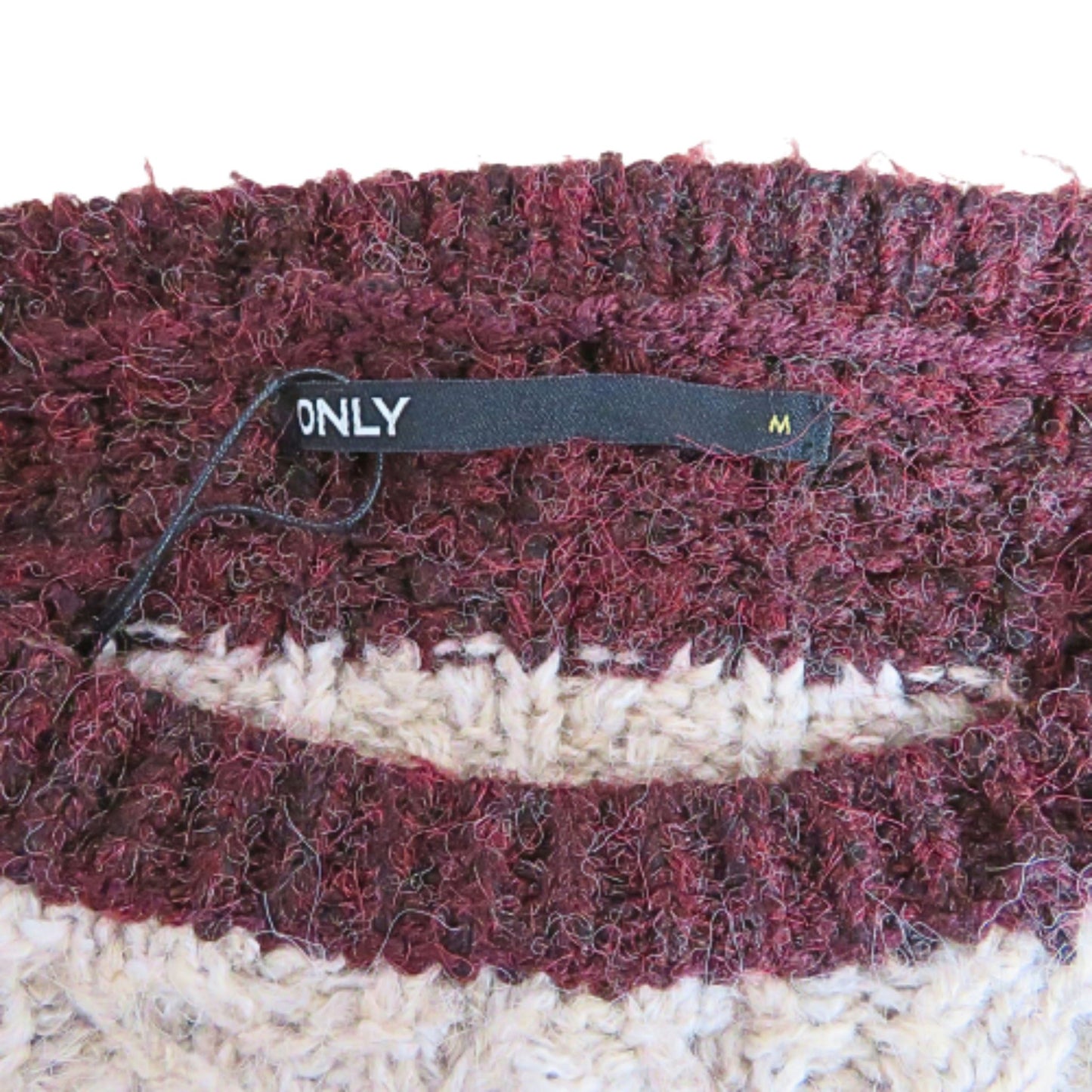 Nur mehrfarbiger Strickpullover