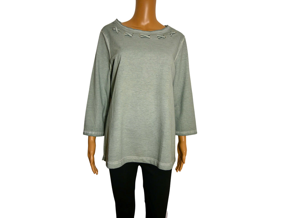 Pullover col rond en maille fine avec motif en près du col pour femme