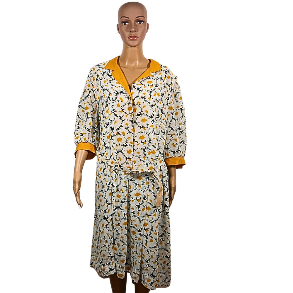 Vintage floral pattern dress with belt