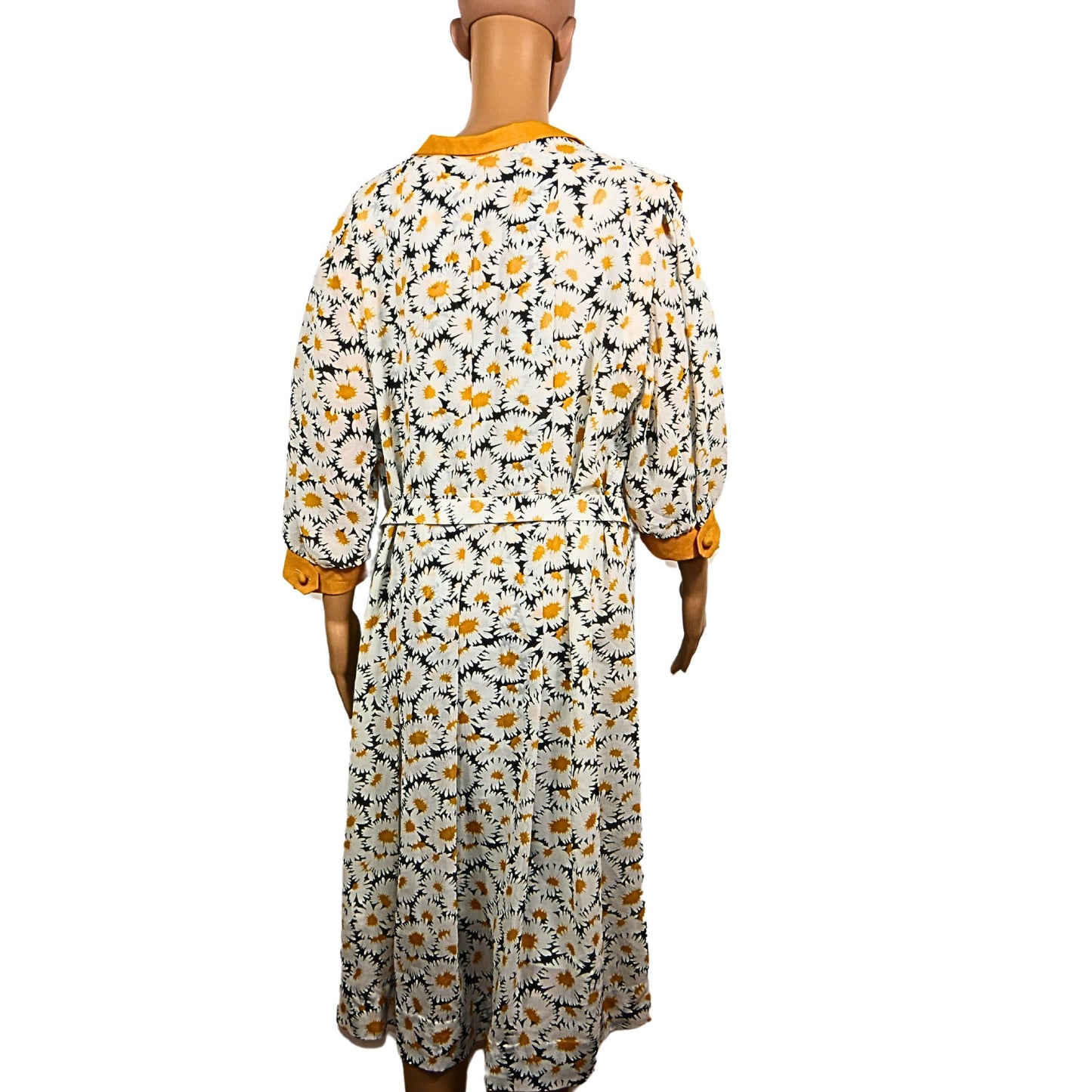 Vintage floral pattern dress with belt