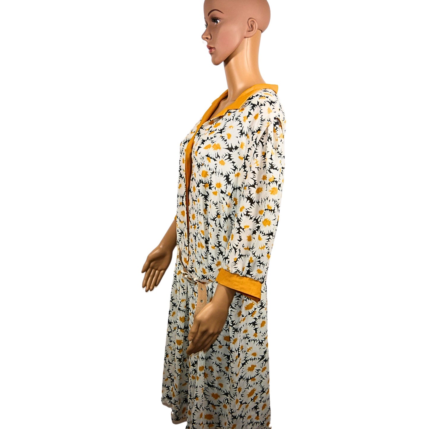 Vintage floral pattern dress with belt