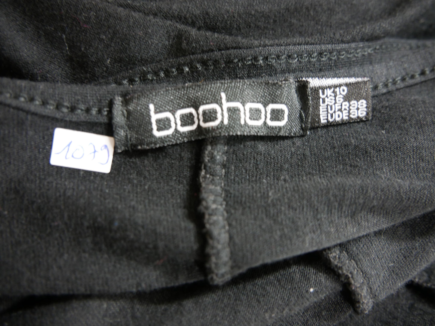 Robe noire évasée en maille Boohoo