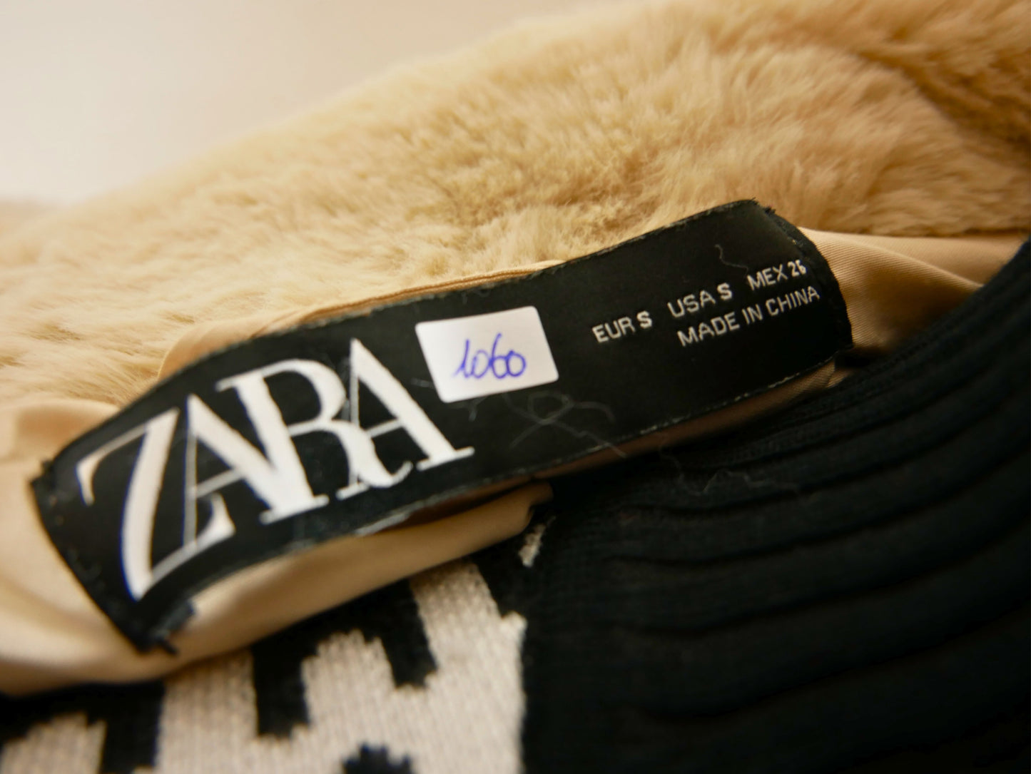 Veste à capuche fausse fourrure Zara